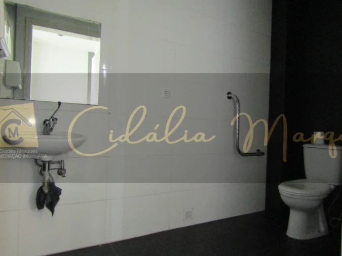 Loja para Arrendamento em Viseu Foto 15