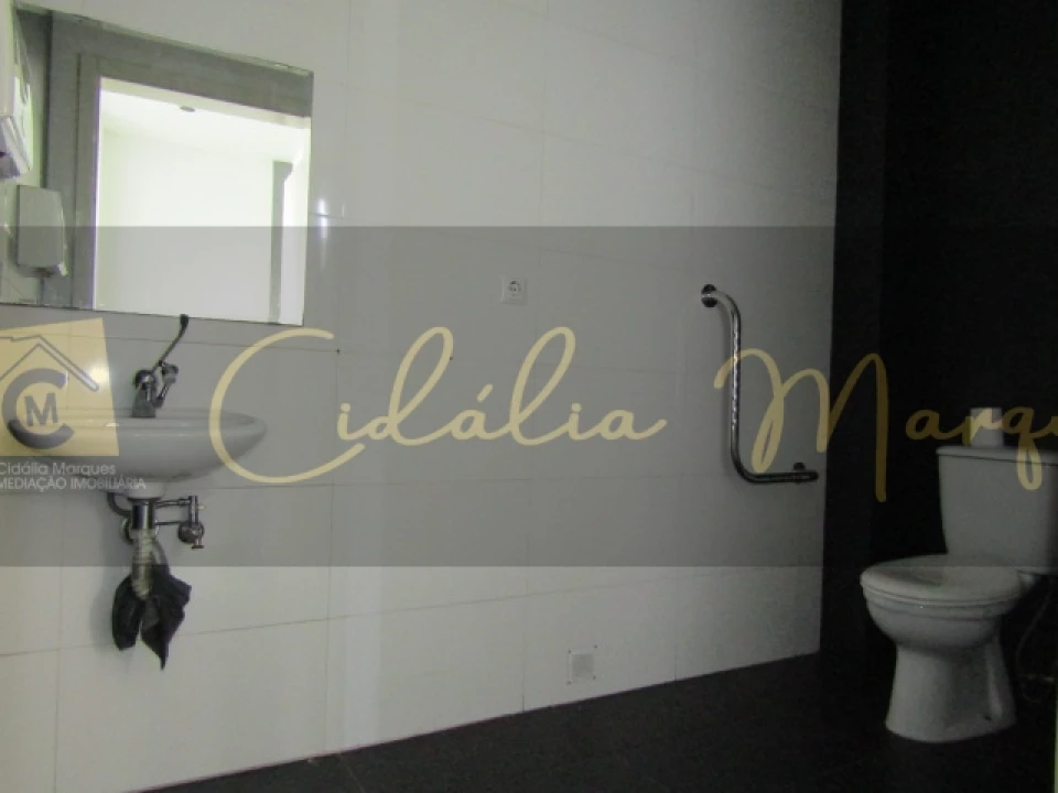 Loja para Arrendamento em Viseu Foto 15