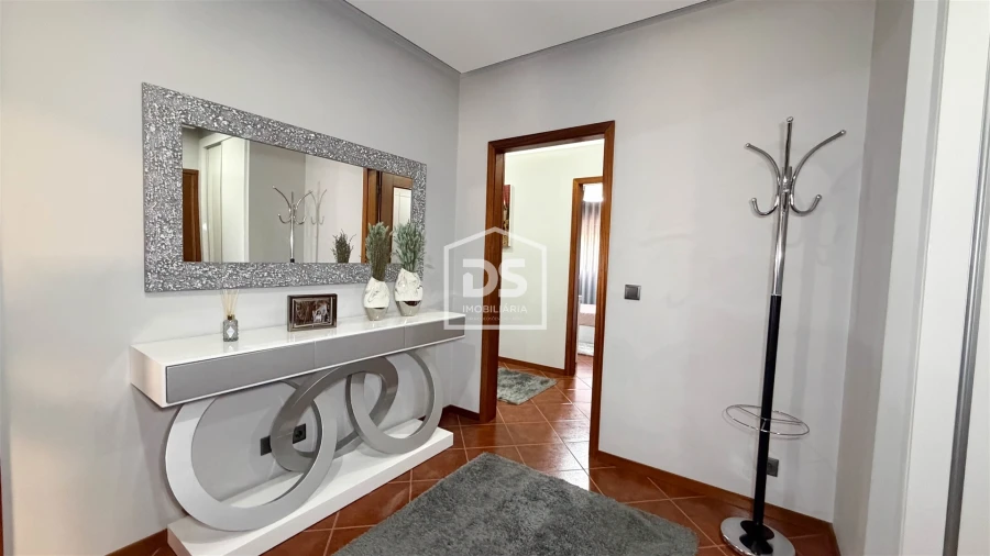 Apartamento T3 para Venda em Nevogilde Foto 2