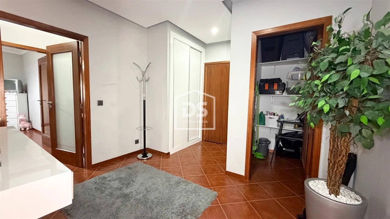 Apartamento T3 para Venda em Nevogilde Foto 3