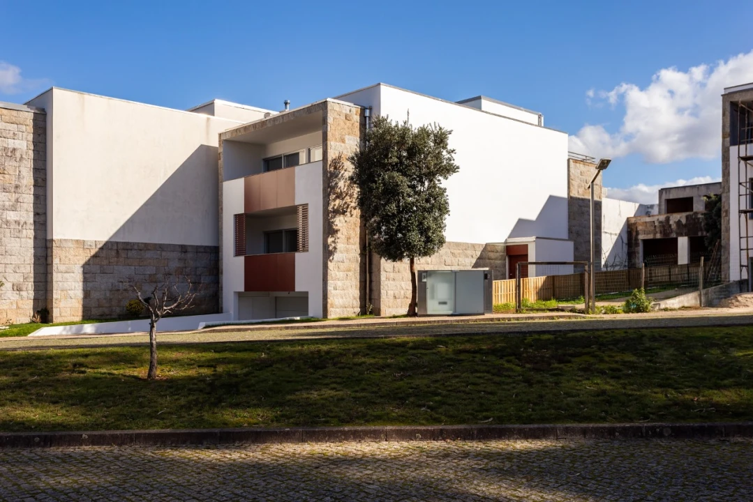 Moradia T4 para Venda em Oliveira do Douro Foto 4