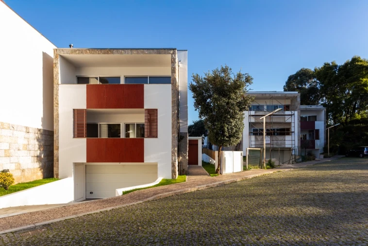 Moradia T4 para Venda em Oliveira do Douro Foto 2