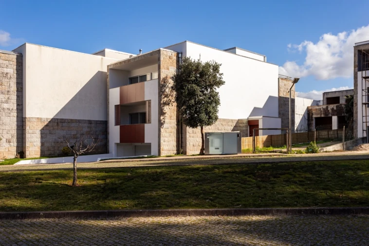 Moradia T4 para Venda em Oliveira do Douro Foto 4