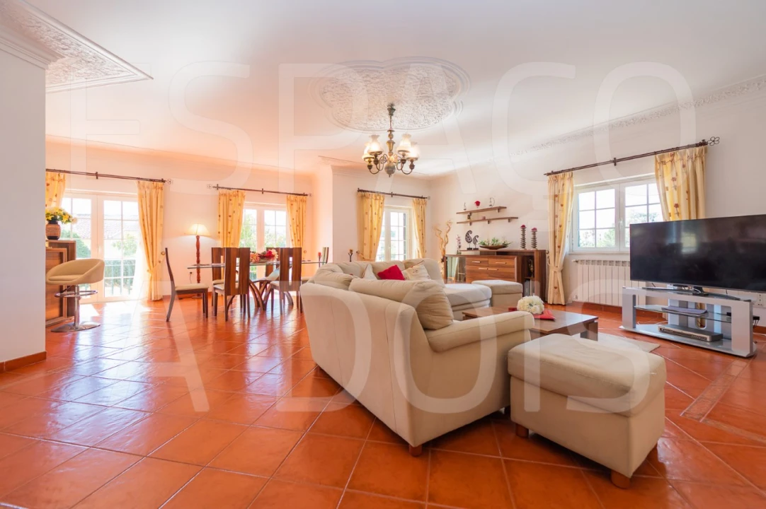 Moradia T5 para Venda em Algueirão-Mem Martins Foto 16