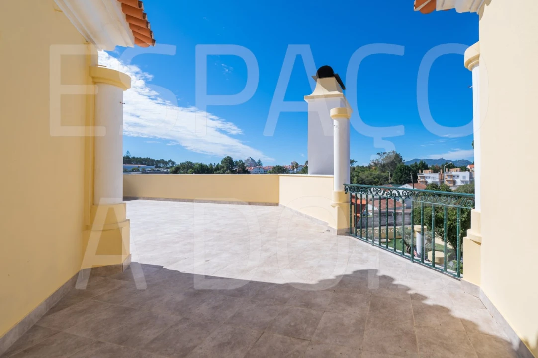 Moradia T5 para Venda em Algueirão-Mem Martins Foto 97