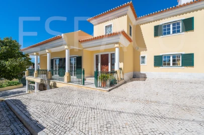 Moradia T5 para Venda em Algueirão-Mem Martins