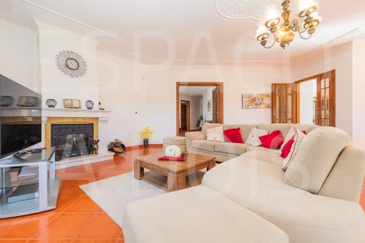 Moradia T5 para Venda em Algueirão-Mem Martins