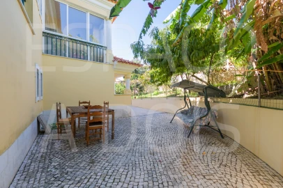 Moradia T5 para Venda em Algueirão-Mem Martins