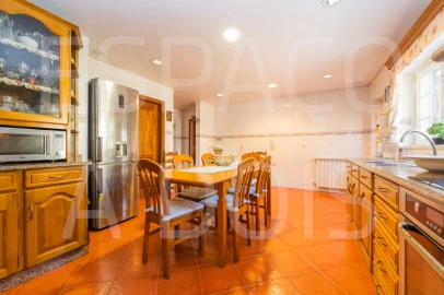 Moradia T5 para Venda em Algueirão-Mem Martins