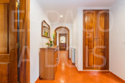 Moradia T5 para Venda em Algueirão-Mem Martins
