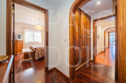 Moradia T5 para Venda em Algueirão-Mem Martins