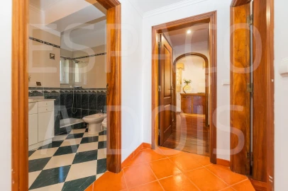 Moradia T5 para Venda em Algueirão-Mem Martins