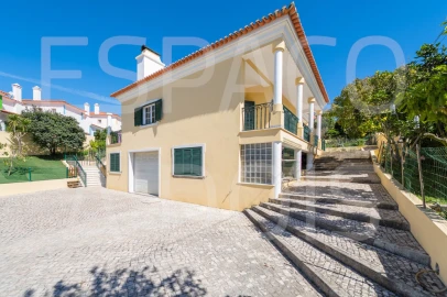 Moradia T5 para Venda em Algueirão-Mem Martins