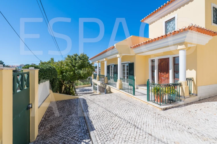 Moradia T5 para Venda em Algueirão-Mem Martins Foto 13