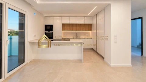 Apartamento T1 para Venda em Charneca de Caparica e Sobreda