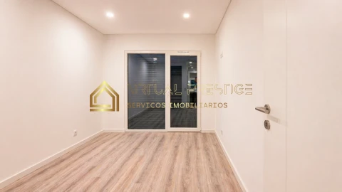 Apartamento T1 para Venda em Charneca de Caparica e Sobreda