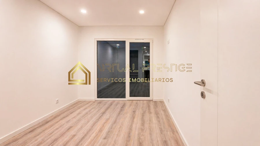 Apartamento T1 para Venda em Charneca de Caparica e Sobreda Foto 8