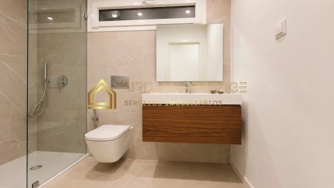 Apartamento T2 para Venda em Charneca de Caparica e Sobreda