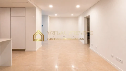 Apartamento T1 para Venda em Charneca de Caparica e Sobreda