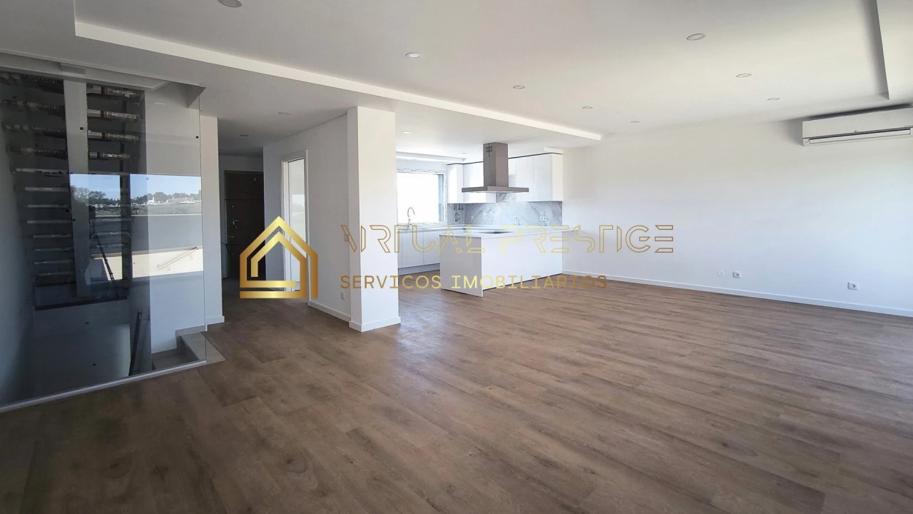 Moradia T4 para Venda em Caparica e Trafaria Foto 18