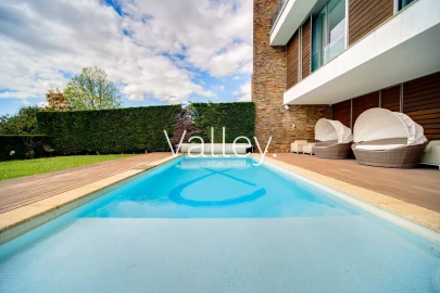 Moradia T5 para Venda em Água Longa