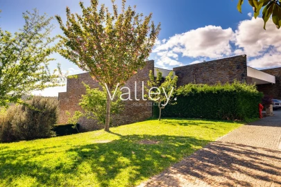 Moradia T5 para Venda em Água Longa