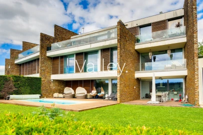 Moradia T5 para Venda em Água Longa