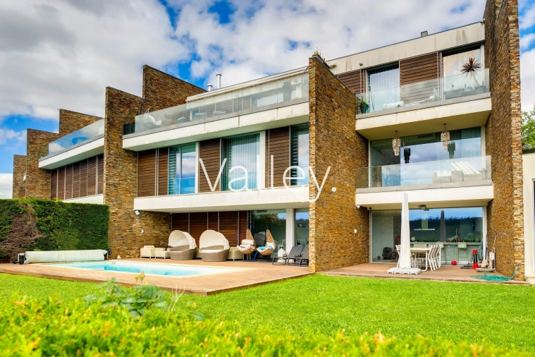 Moradia T5 para Venda em Água Longa Foto 2