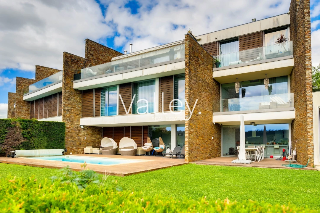 Moradia T5 para Venda em Água Longa Foto 6