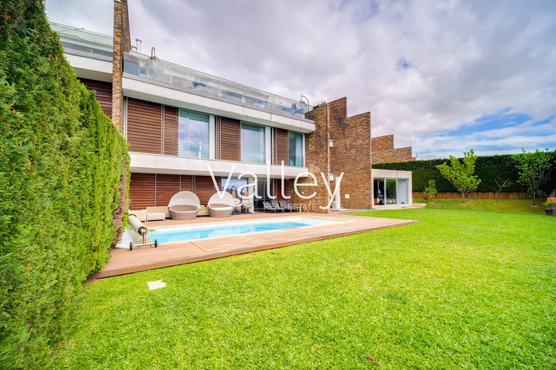 Moradia T5 para Venda em Água Longa Foto 1