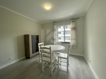 Apartamento T1 para Arrendamento em Funchal (São Pedro)