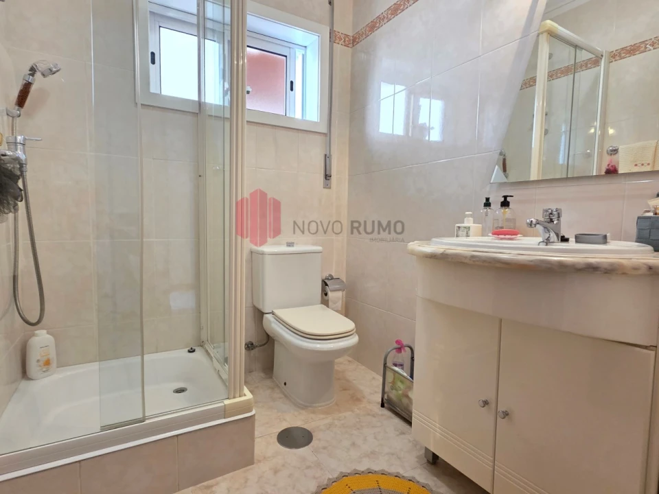 Moradia T4 para Venda em Vila Nova da Telha Foto 12