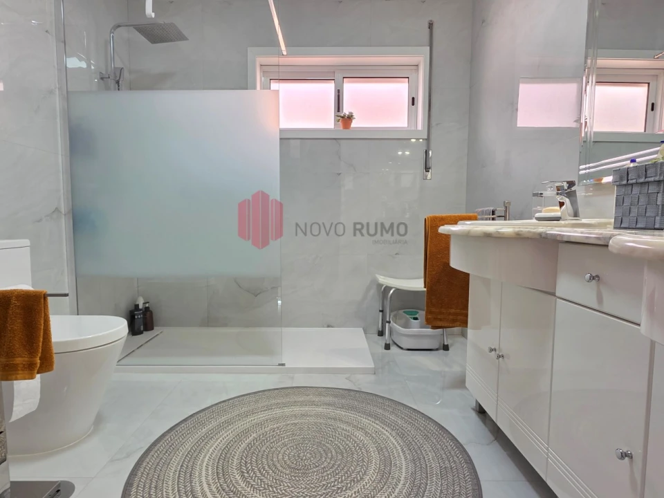 Moradia T4 para Venda em Vila Nova da Telha Foto 24