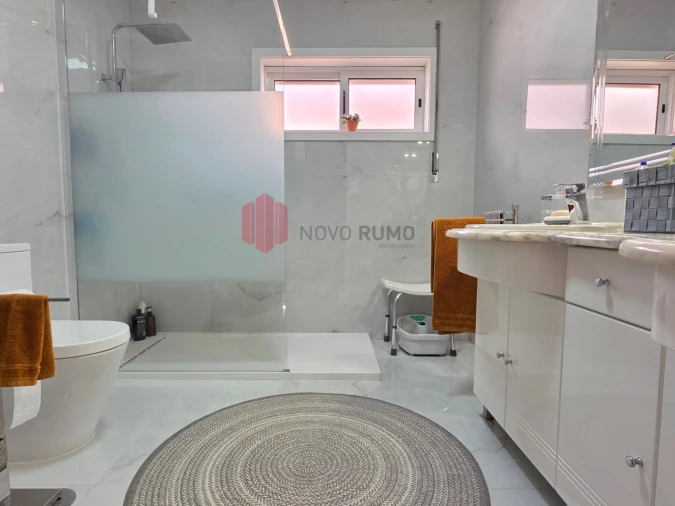 Moradia T4 para Venda em Vila Nova da Telha Foto 24