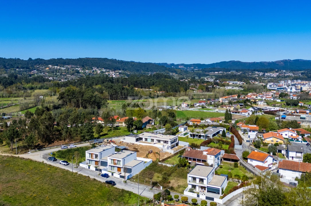 Moradia T3 para Venda em Vila Verde e Barbudo Foto 1