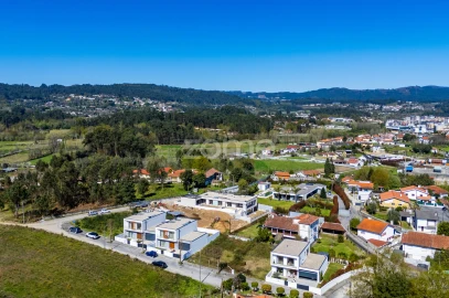 Moradia T3 para Venda em Vila Verde e Barbudo