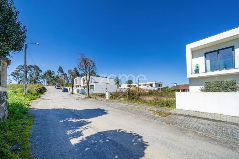 Moradia T3 para Venda em Vila Verde e Barbudo Foto 10