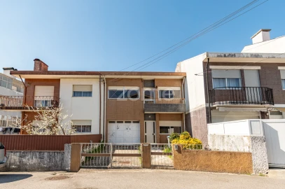 Moradia T4 para Venda em Gulpilhares e Valadares