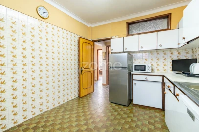 Moradia T4 para Venda em Gulpilhares e Valadares