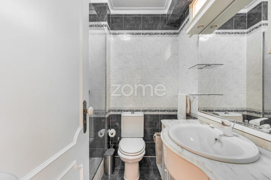 Apartamento T2 para Venda em Espinho Foto 14