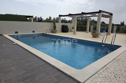 Moradia T4 para Venda em Quarteira