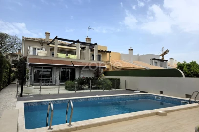 Moradia T4 para Venda em Quarteira