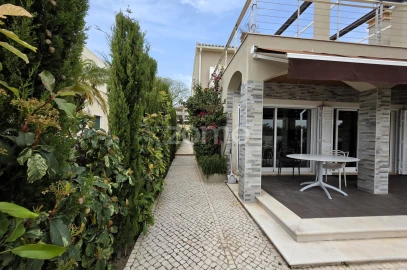 Moradia T4 para Venda em Quarteira