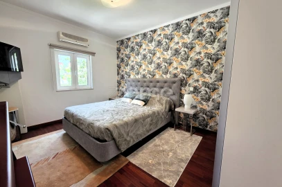 Moradia T4 para Venda em Quarteira