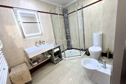 Moradia T4 para Venda em Quarteira