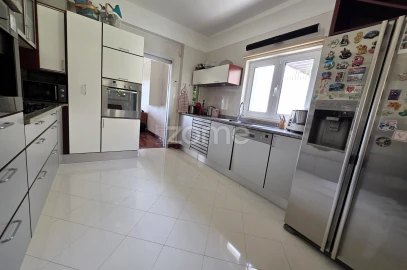 Moradia T4 para Venda em Quarteira