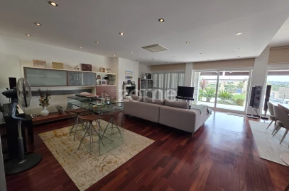 Moradia T4 para Venda em Quarteira