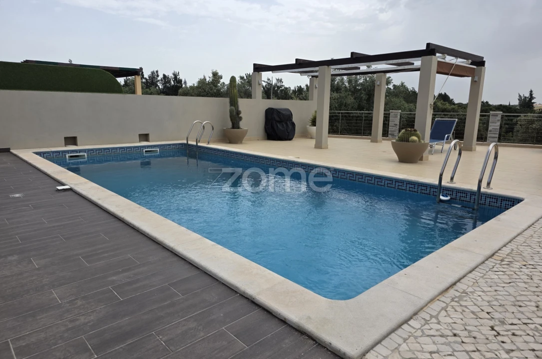 Moradia T4 para Venda em Quarteira Foto 2