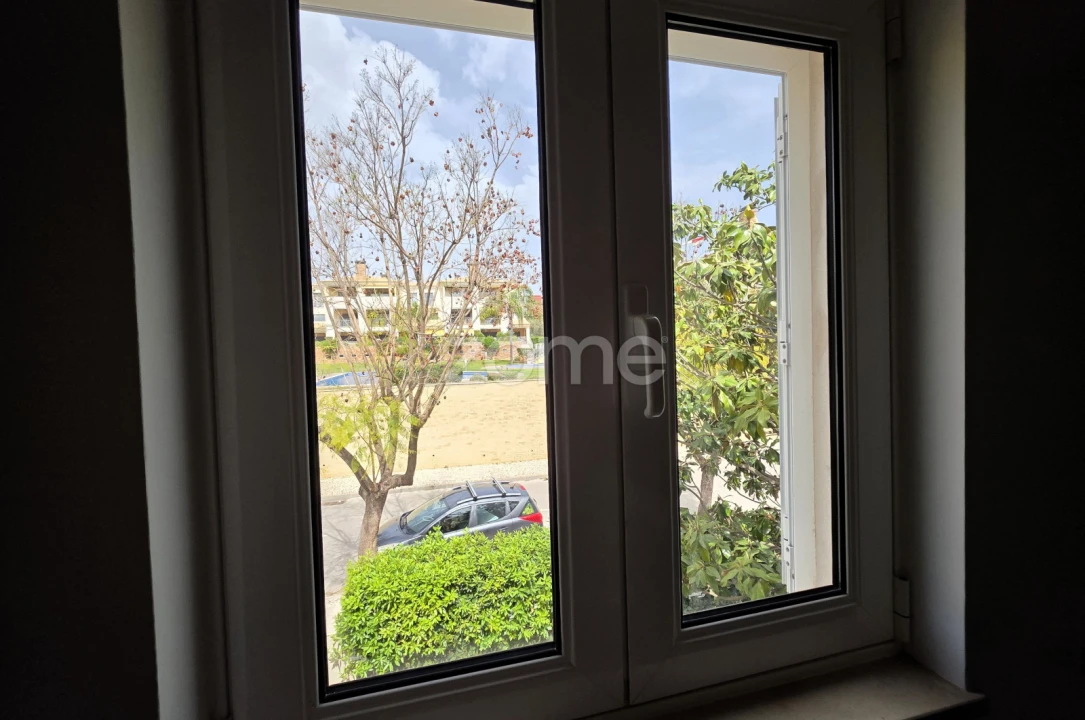 Moradia T4 para Venda em Quarteira Foto 6