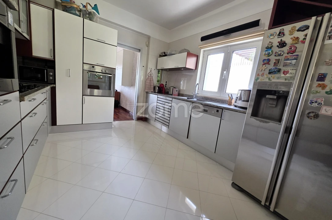 Moradia T4 para Venda em Quarteira Foto 14